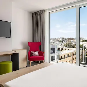 Quadro Hotel, Trademark Collection By Wyndham 3*, San Ġiljan Malta
